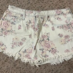 Floral Frayed Hem Denim Shorts